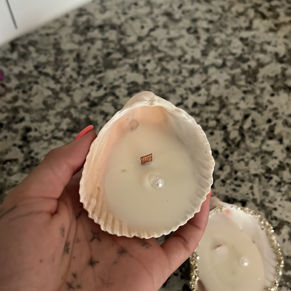 She’ll Candle - Picture 3 of 5